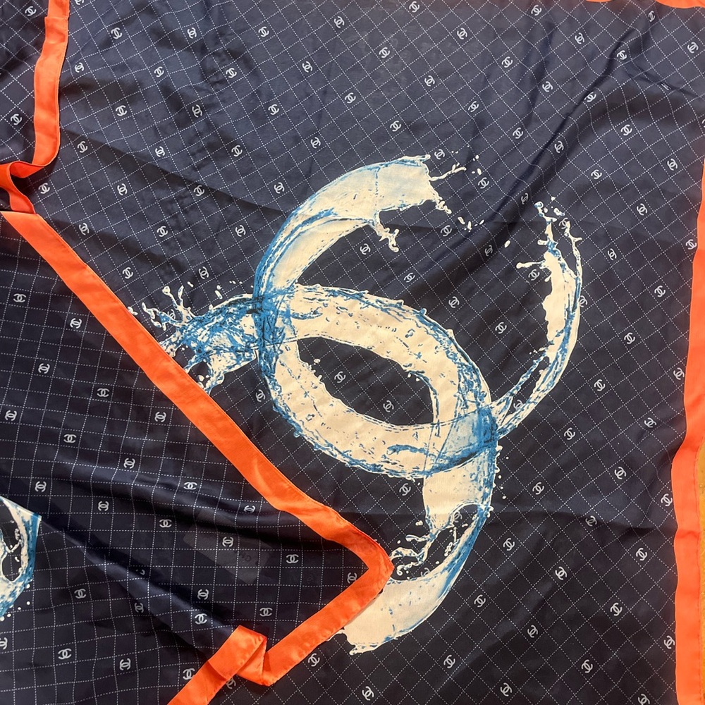 NWT Chanel  CC Large Scarf 100% Silk - Picture 6 of 7